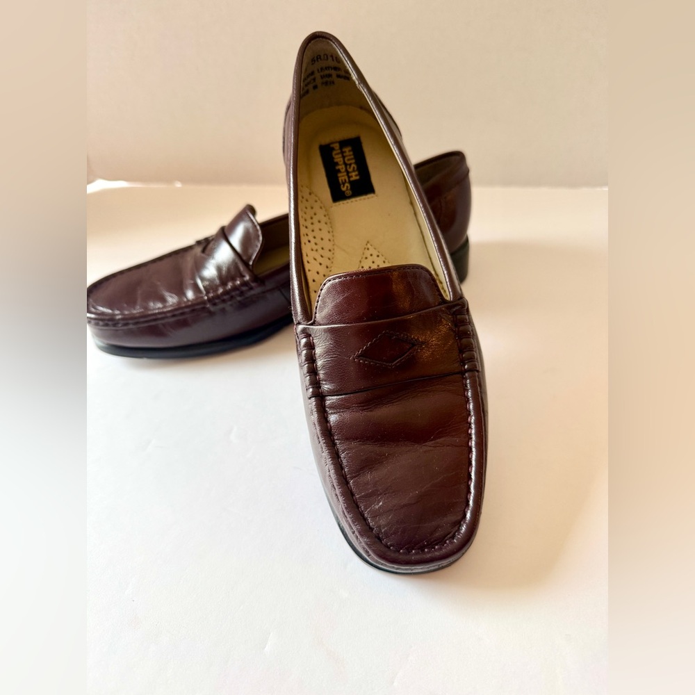 Hush Puppies Classic Women's Brown Leather Loafers. Caroline Bessette Kennedy!